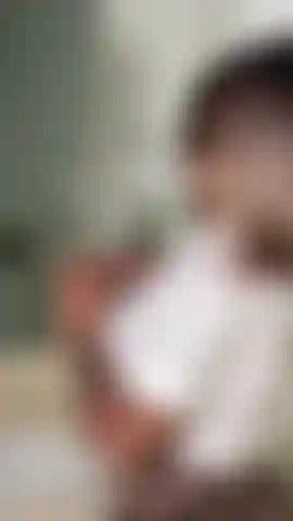 Studentessa birichina in bagno… ci sono entrata con le migliori intenzioni, ma credo di aver lasciato che la mia fantasia prendesse un po' troppo il volo. Hai il coraggio di scoprire cosa è successo?
