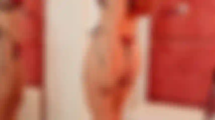 Niente è più bello della mia pelle contro le lenzuola.