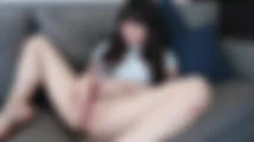 Masturbazione naturale - delicato sfregamento del clitoride e gemiti silenziosi. Mi porto al limite ancora e ancora. La mia figa si gonfia così tanto che geme e palpita. Intenso orgasmo pulsante/contratto.