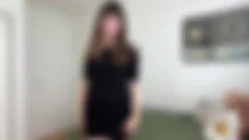 Una moglie felice, non posso credere che mi hai fatto un regalo! Devo ripagarti in qualche modo. Vuoi che sia una moglie cattiva e ti dia i miei buchi? Faccio un pompino sciatto, un plug anale e mi scopo la figa finché non squirto.