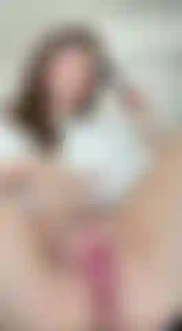 Dildo nero che schizza - è passato troppo tempo dall'ultima volta che ho fatto squirtare quella figa per te... E ho il giocattolo perfetto per farlo. Guardami fare il casino più bagnato...