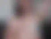 Gioco con i capezzoli - un mix di piacere e dolore mentre gioco con i miei lunghi e duri capezzoli usando acqua fredda, pinze per capezzoli, vibratore, mollette da bucato e olio. Un sacco di prese in giro, strattoni, stiramenti e dondolii.