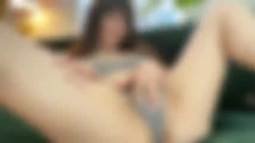Joi con il conto alla rovescia per lo sperma: voglio che tu venga con me! Guardiamoci mentre scendono. Ti incoraggio ad accarezzare mentre vibro il mio clitoride gonfio. Ci rafforziamo e quando siamo entrambi vicini, conto alla rovescia per venire. Ho un orgasmo intenso e pulsante.