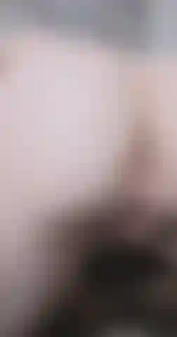 Guarda la mia figa e il mio culo in primo piano.