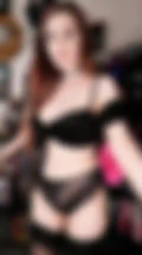 Mi spoglio nuda dopo un lungo flusso!