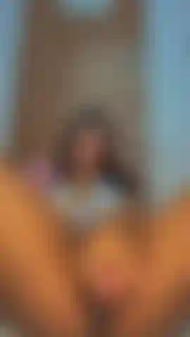 Disseta la tua sete con l'umidità della mia figa.