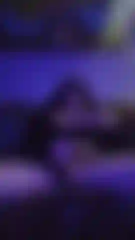 Accarezzando il mio scettro principesco, facendolo sparare magia!