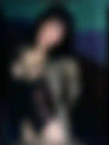 Un video di me che cerco di essere sexy, sola tutta la notte in live stream ad aspettare qualcuno con cui giocare.