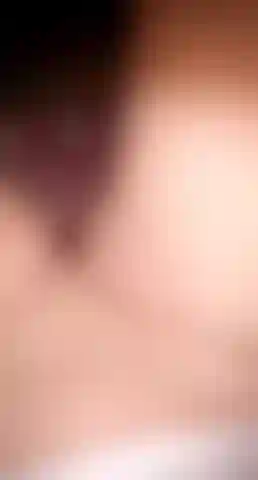 Mi scopo la figa usando un giocattolo vibrante.
