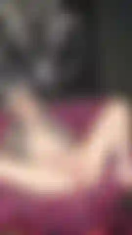 420 Bunny gioca con se stessa.