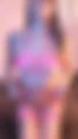 Spogliarello cosplay di succubus.