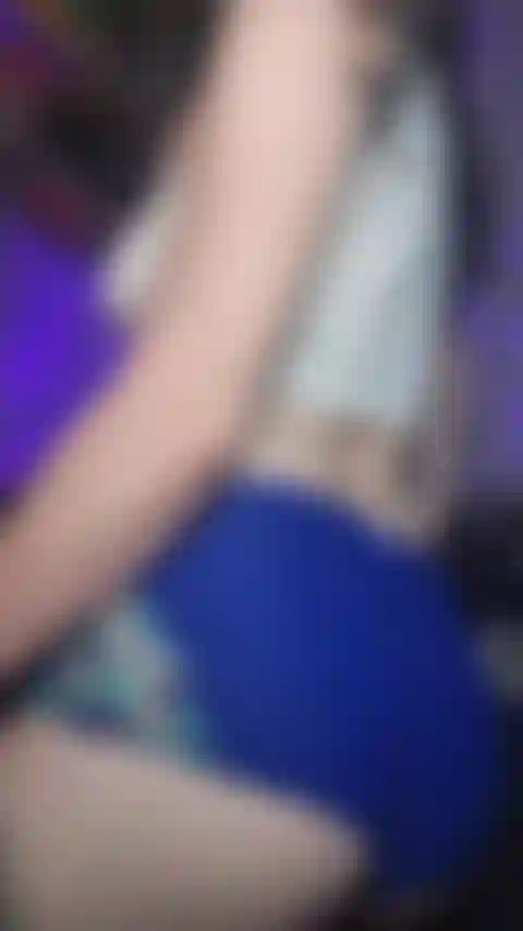 Pawg che scuote il culo twerkando.