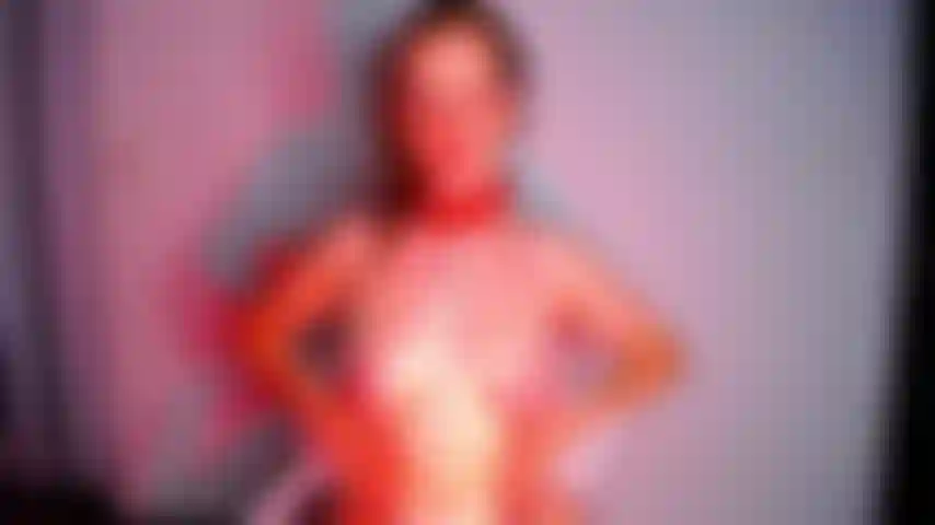 Adoro il sesso rude, allacciarmi le tette.