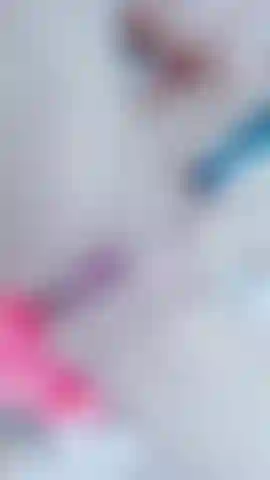 Adoro giocare da sola nella mia stanza con il giocattolo nella figa, lo faccio sempre e mi diverto molto.