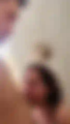 Guardatemi mentre succhio nella doccia @princevegeta finché non esplode in bocca mia.