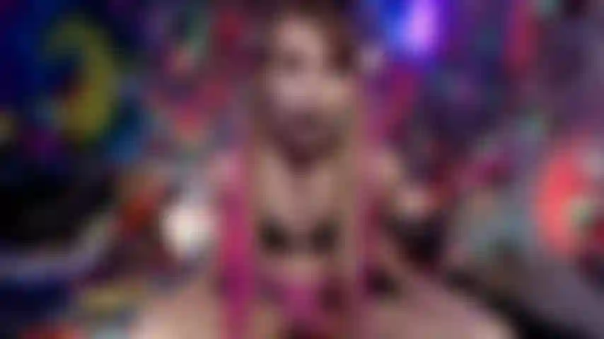 La dea assmr gioca con il suo culo + ti rende schiavo del culo.