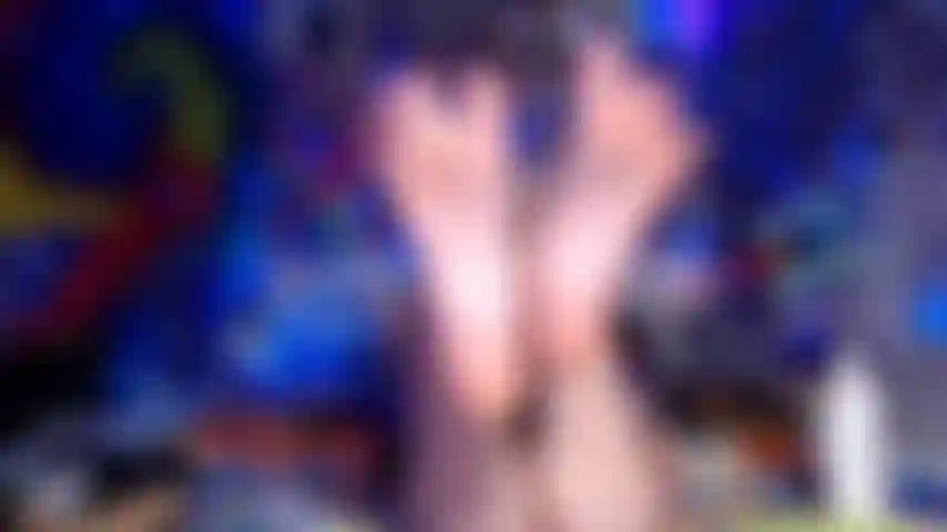 I piedi nudi oliati della ragazza hippie viziosa + le dita dei piedi che si accartocciano, si allungano e si allargano per te!