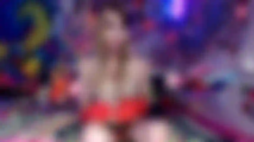 Più sporca dopo i piatti! Un gioco di ruolo fetish con guanti da piatto.