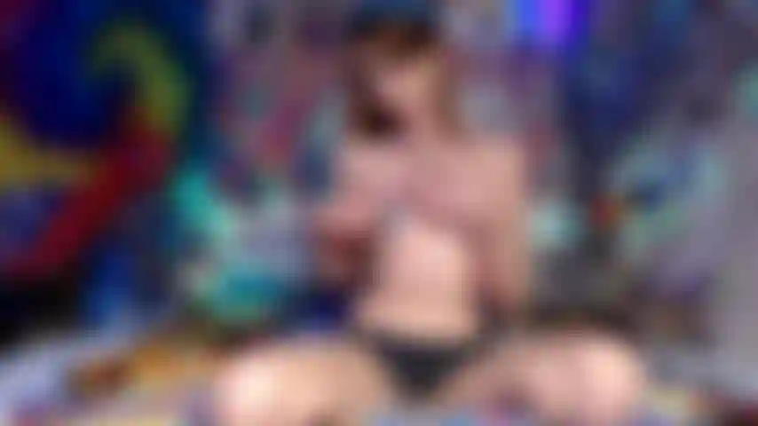 La ragazza hippie diventa strana quando i pasticci si staccano! ( Include deepthroating e sperma sulle mie piccole tette 32a).