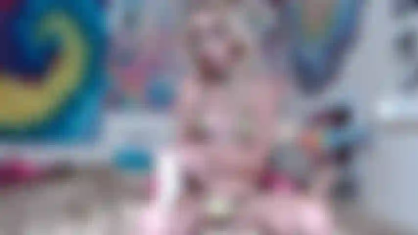 Lattice licious! Soddisfacendo il tuo feticismo dei guanti.