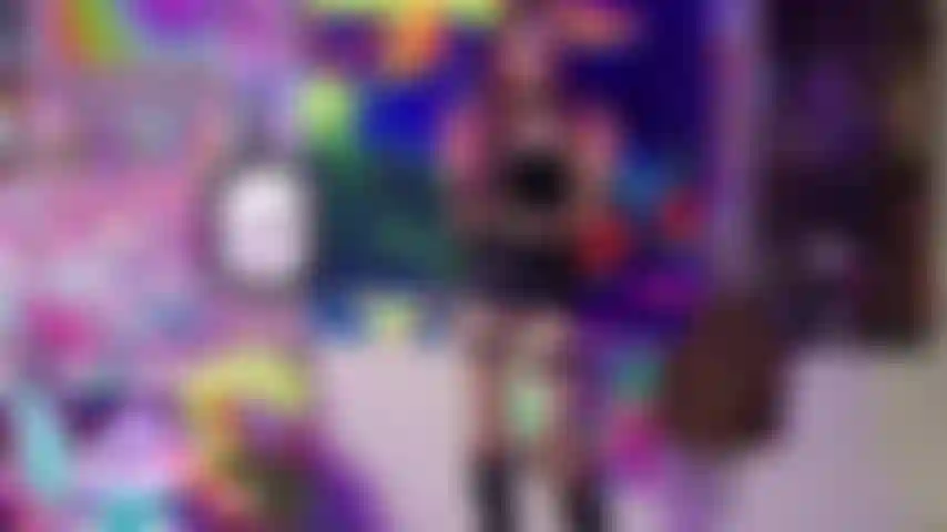 La dea gotica che fa un pov estremo di ballbusting.