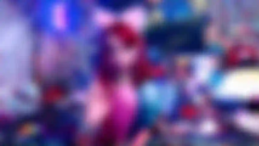 Una schiava che pulisce il culo e brama ogni scoreggia di sperma.