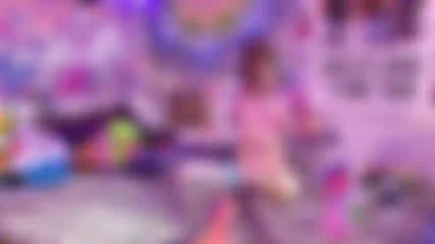 Viso flessibile e disordinato con orgasmi rumorosi, anale.