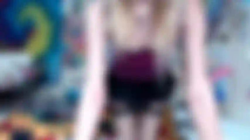 Sensualità davanti e dietro la gonna.