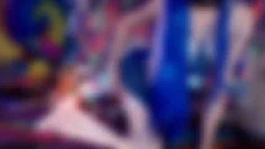 Rosa rossa/stimolazione anale con nuovo vibratore rosa.