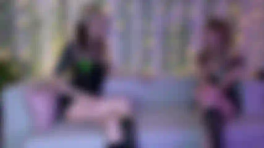 Massaggiando + adorando la torta della dea charlie.