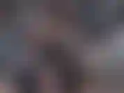 I piedi sexy delle calze giocano con i piedi che si masturbano + un dildo che spruzza.