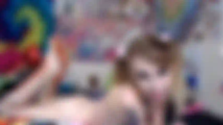 Elemosina sui miei piedi sudati con i calzini.