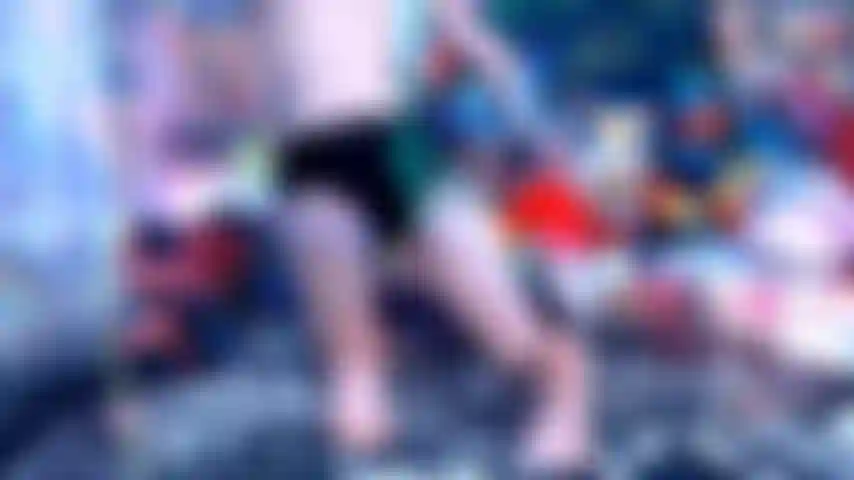 Una ragazza gotica che ti fa puzzare + le sue scoregge sono da scemo.