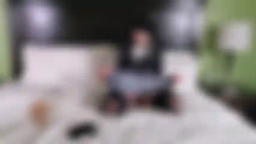 Il gotico spettrale ti sorprende con le sue mutandine sporche!