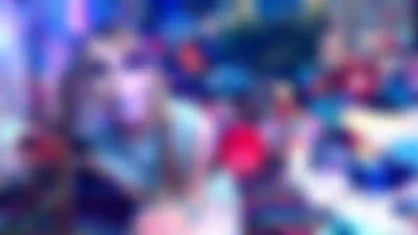 In cosplay, "troia sperimentale", allenamento anale in soggettiva.