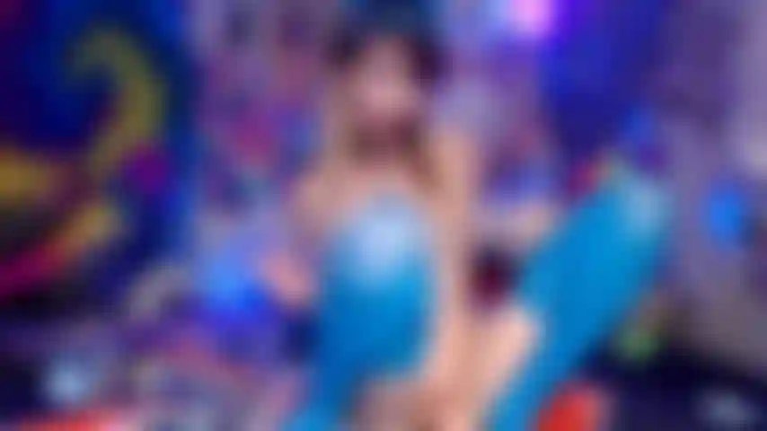 Princess gommosa stuffer! Riempio e spingo caramelle gommose dal mio culo stretto e dalla mia figa.