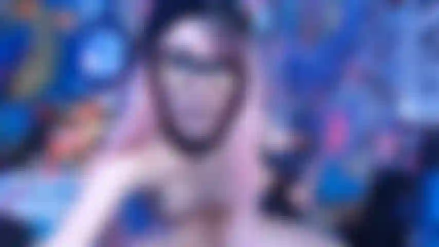 Creampie doppia penetrazione/sborrata sugli occhiali di goth babe.