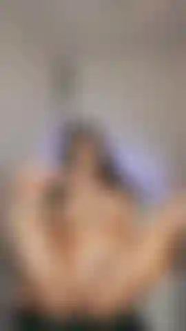 10 Inch squirta con un vibratore e crea un creampie