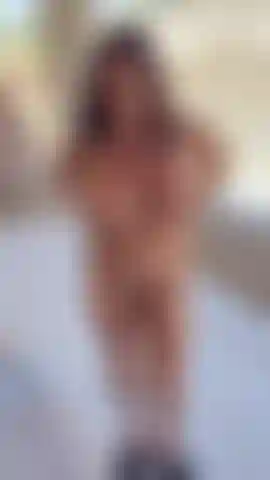 Dita, giocattoli, olio di cocco.