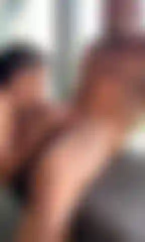 " Fanculo tutti i miei buchi... Riempimi la figa" mi faccio riempire e scopare ogni buco in questa stanza d'albergo. Finisco con una sborrata nella figa.