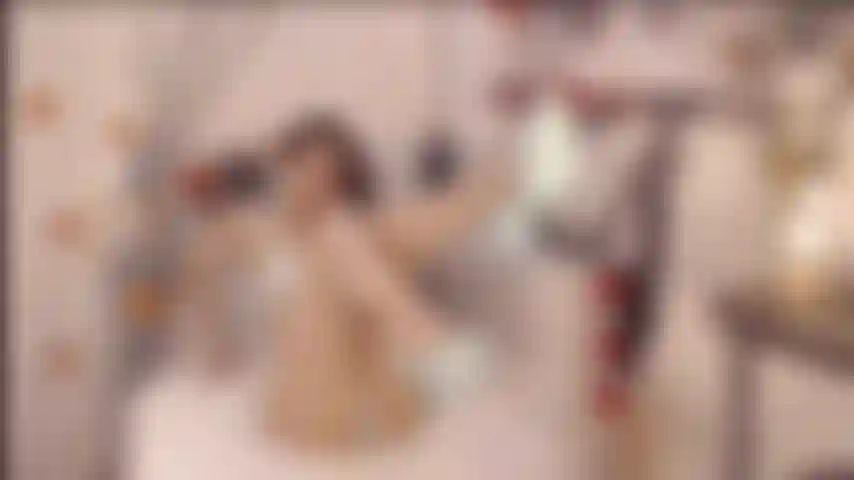 Video dei piedi 3 (parte a punta di scarpa, cazzo di tacco, parte a punta di scarpe da corsa).