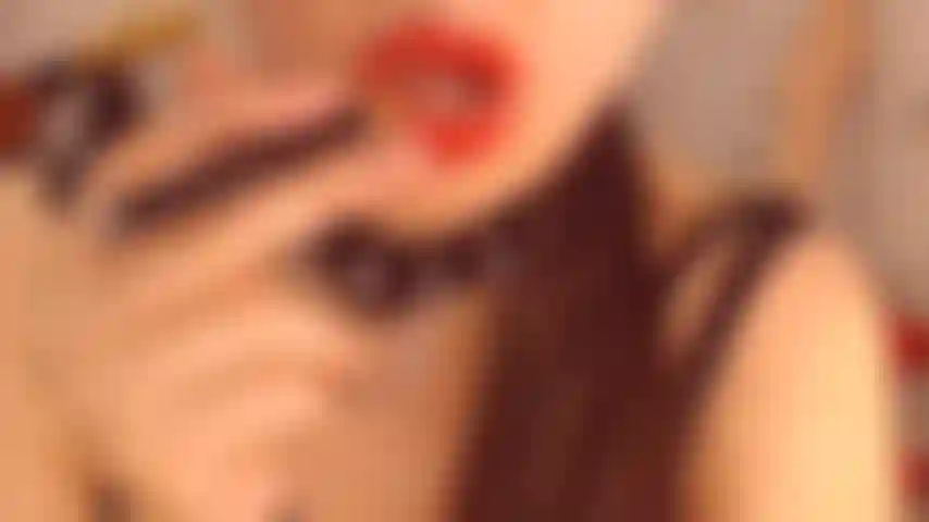 Piedi. Piedi rossi. Succhiadita.