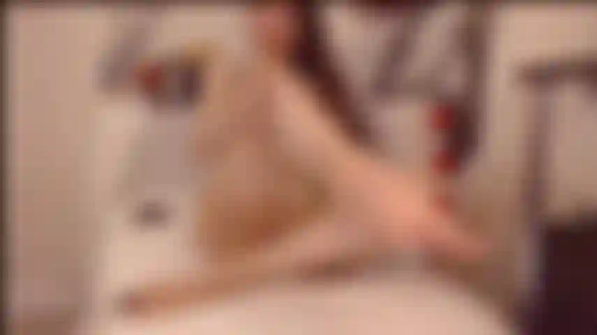 Piedi, squrting dildo enorme carico, smalto nero.