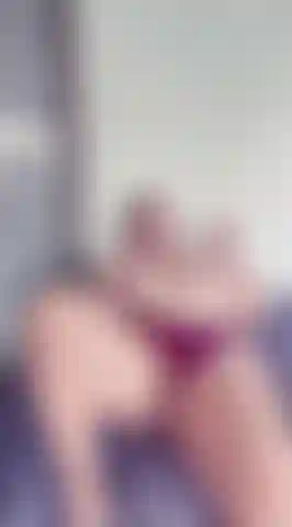 Mi masturbo in sunroom.