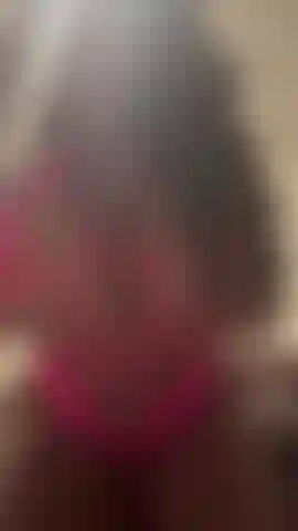 Provocante con il seno unto