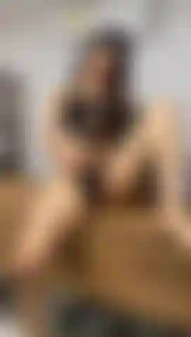 Mi masturbo sul desktop del mio capo.