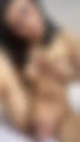 Per giocare con il dildo nella mia figa bagnata.