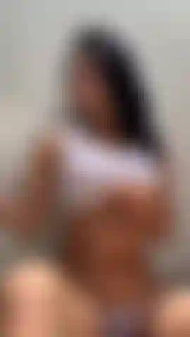 Che bagna le mie tette calde così puoi giocarci.