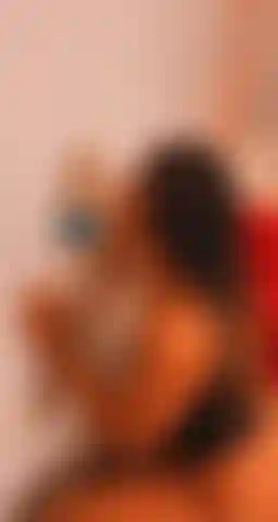 Ti stuzzico con il mio pompino sulla lingua.