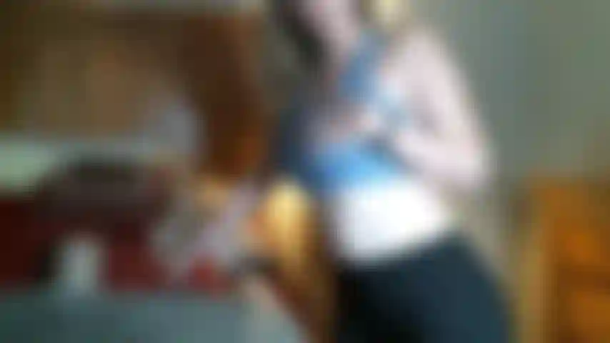 Vorresti mai vedere quella calda milf della porta accanto in pantaloni da yoga e reggiseno sportivo essere cattiva e prenderla in entrambi i buchi!? Beh, ecco la tua occasione.... Una possibilità che capita una volta nella vita!! Prendilo!!